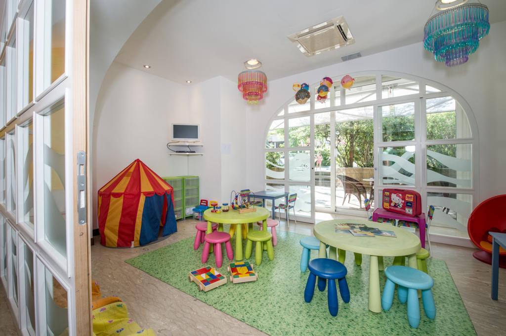 Hotel Maddalena Riccione Esterno foto